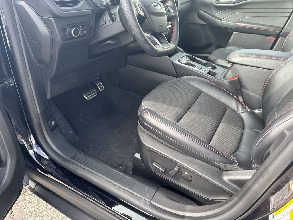 Certified 2023 Ford Escape ST-Line w/ Tech Pack #1 image 22