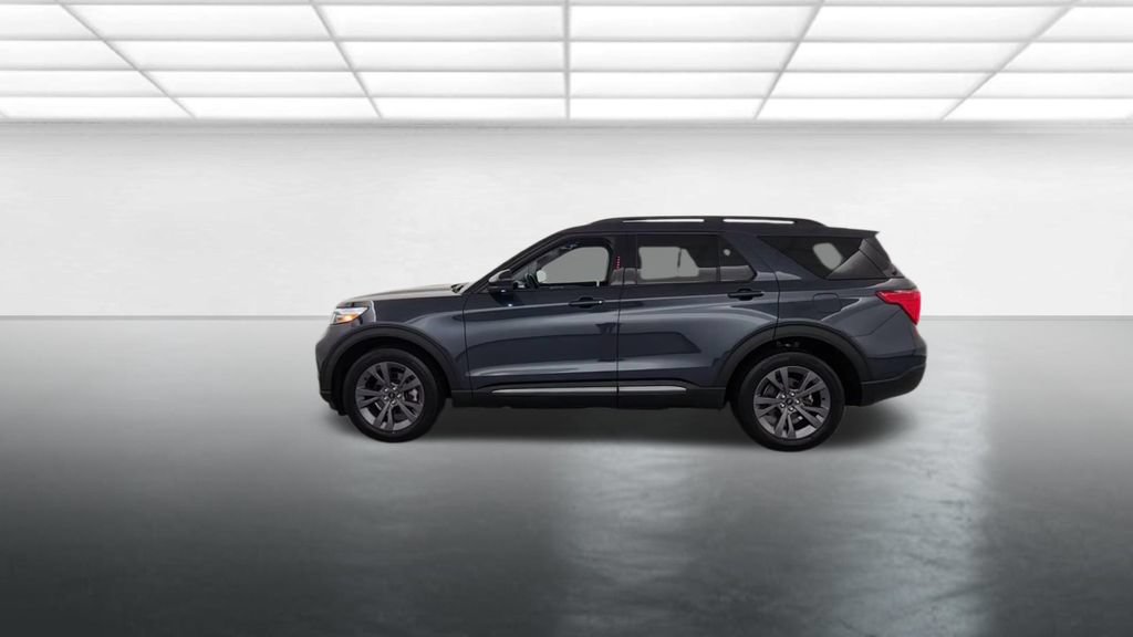 Certified 2024 Ford Explorer XLT w/ Equipment Group 202A AWD/4WD image 6