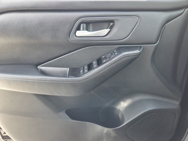Used 2026 Nissan Rogue SV w/ Cold Weather Package FWD image 21