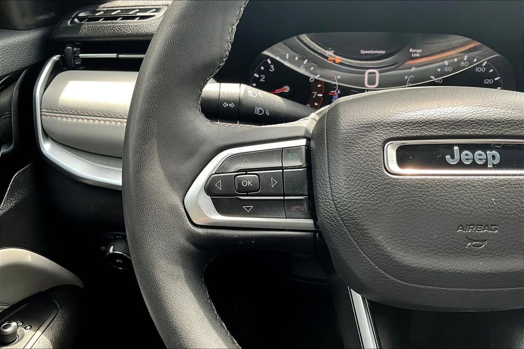 Used 2025 Jeep Compass Limited AWD/4WD image 12