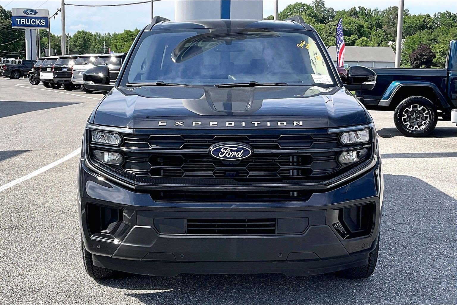 Certified 2025 Ford Expedition Max Active AWD/4WD image 2