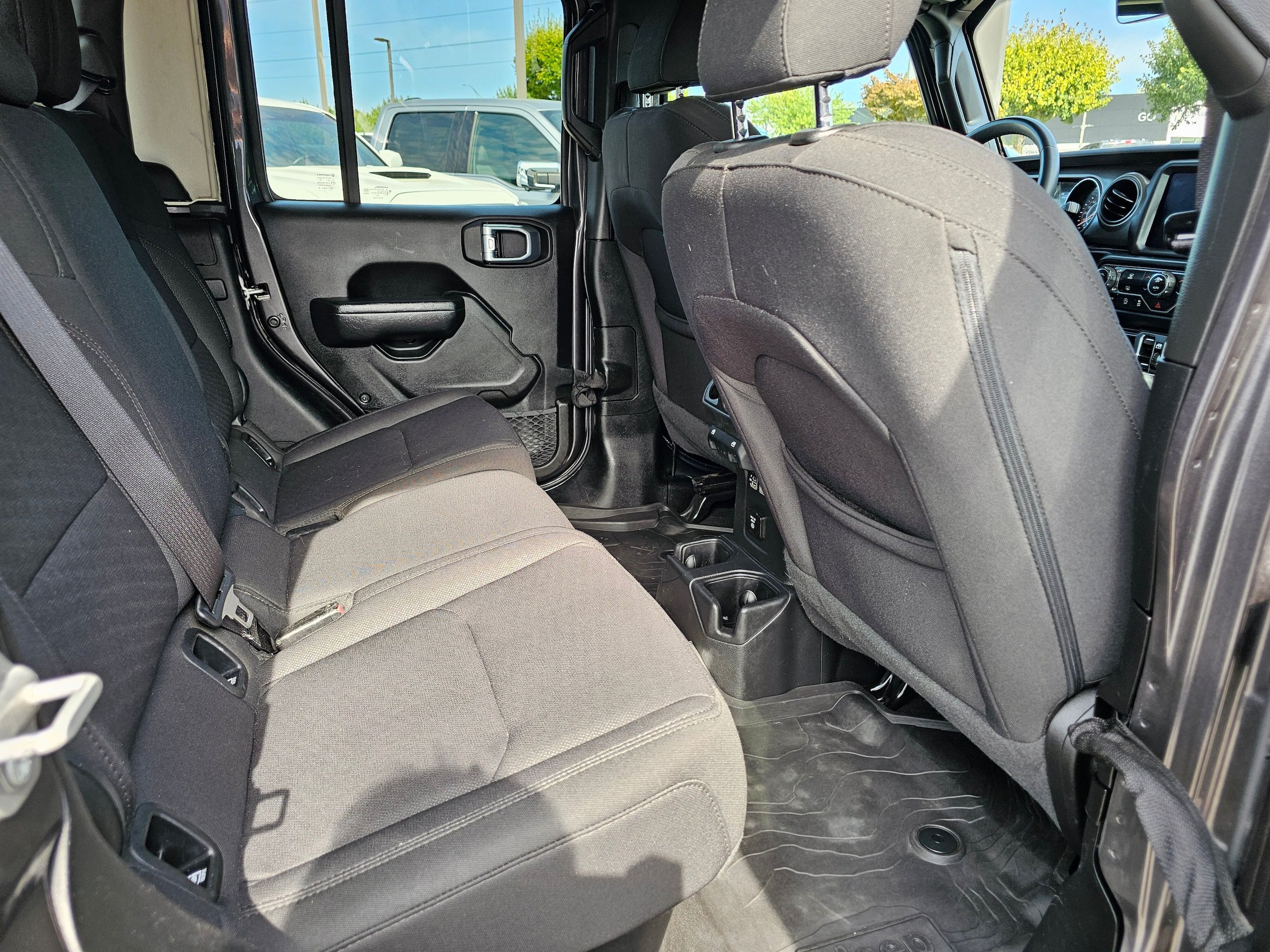 Used 2023 Jeep Gladiator Sport AWD/4WD image 15