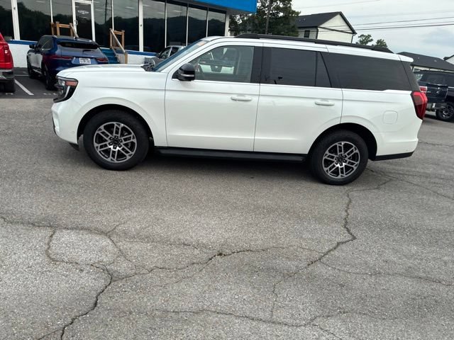 Certified 2025 Ford Expedition Active AWD/4WD image 16