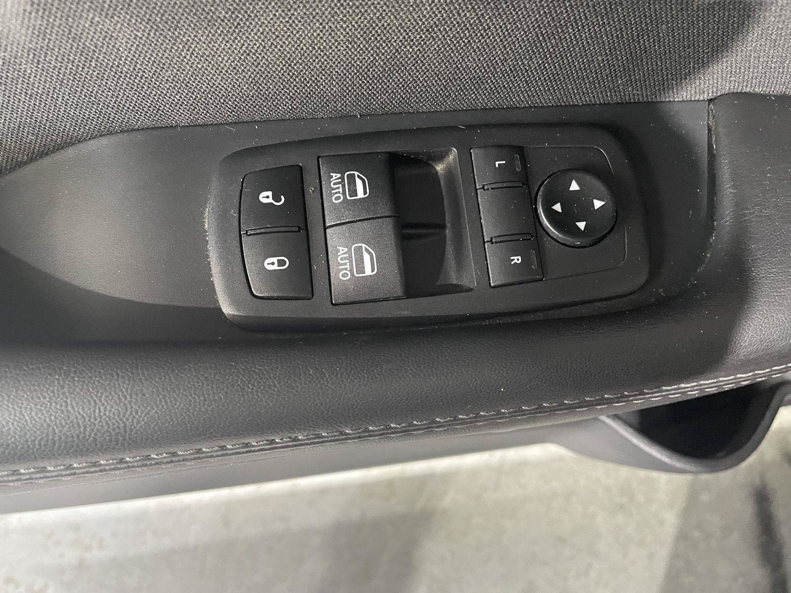 Used 2019 Dodge Challenger SXT RWD image 18