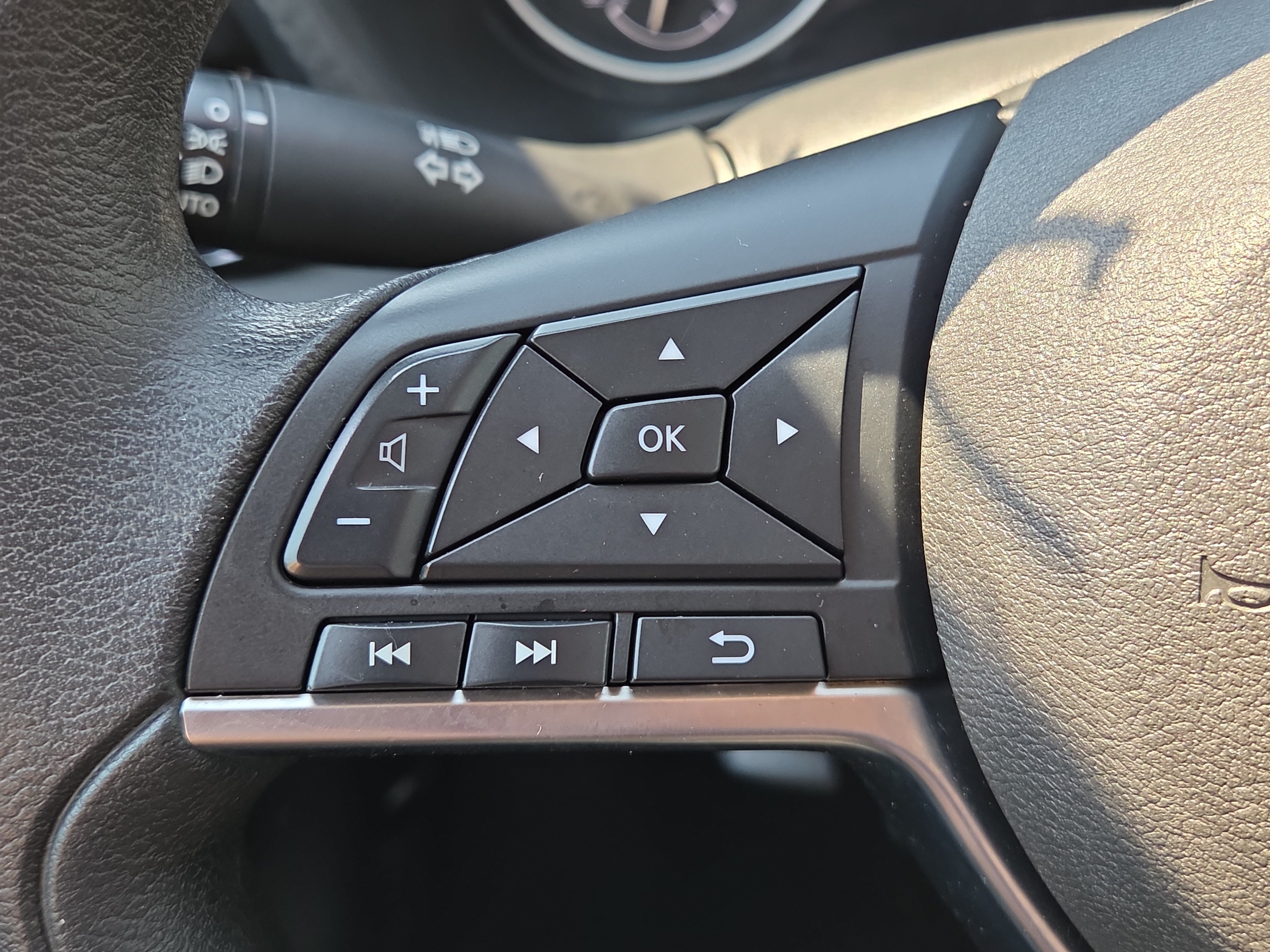 Used 2024 Nissan Sentra SV FWD image 19
