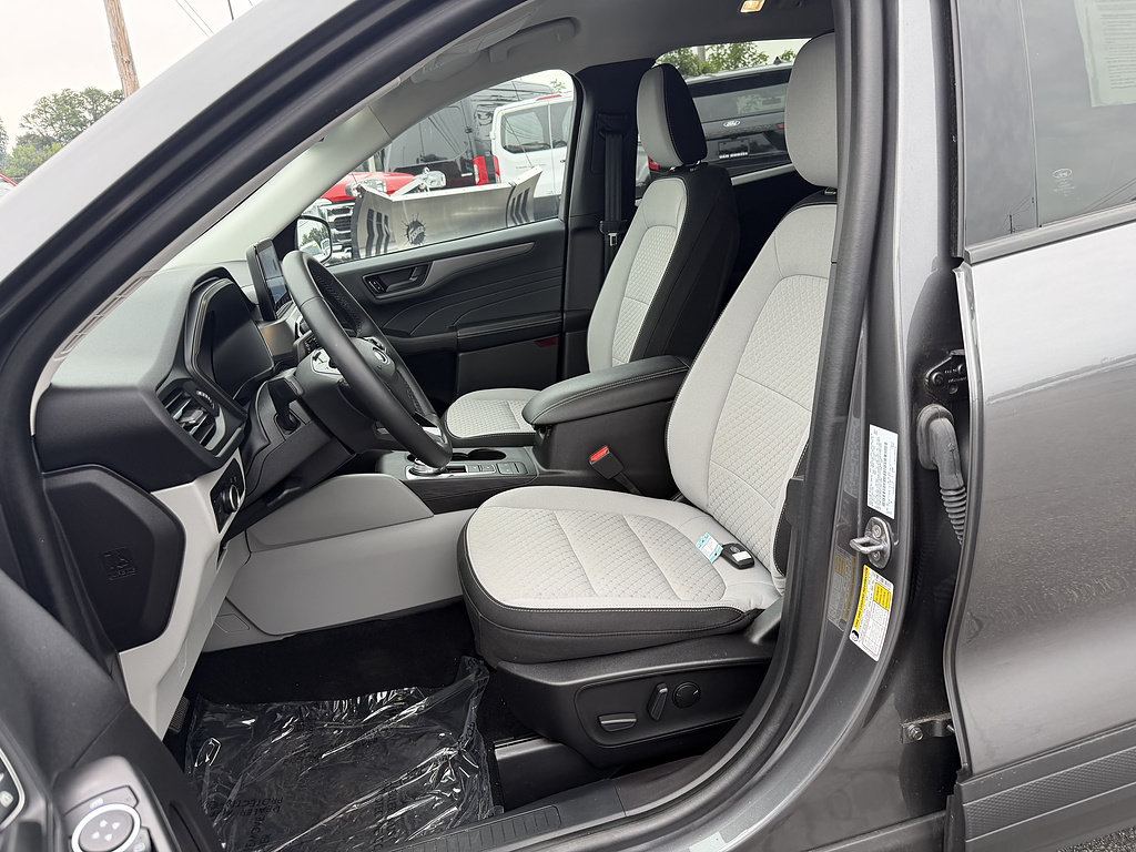 Certified 2023 Ford Escape Active AWD/4WD image 13