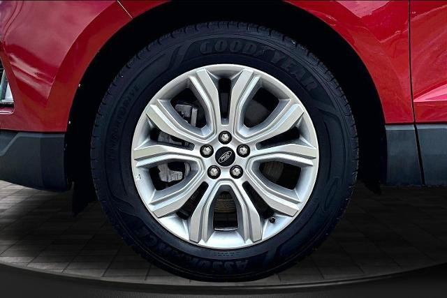 Certified 2023 Ford Edge Titanium AWD/4WD image 9