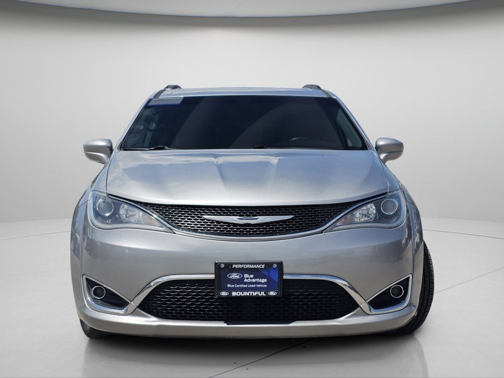 Used 2017 Chrysler Pacifica Touring-L FWD image 3