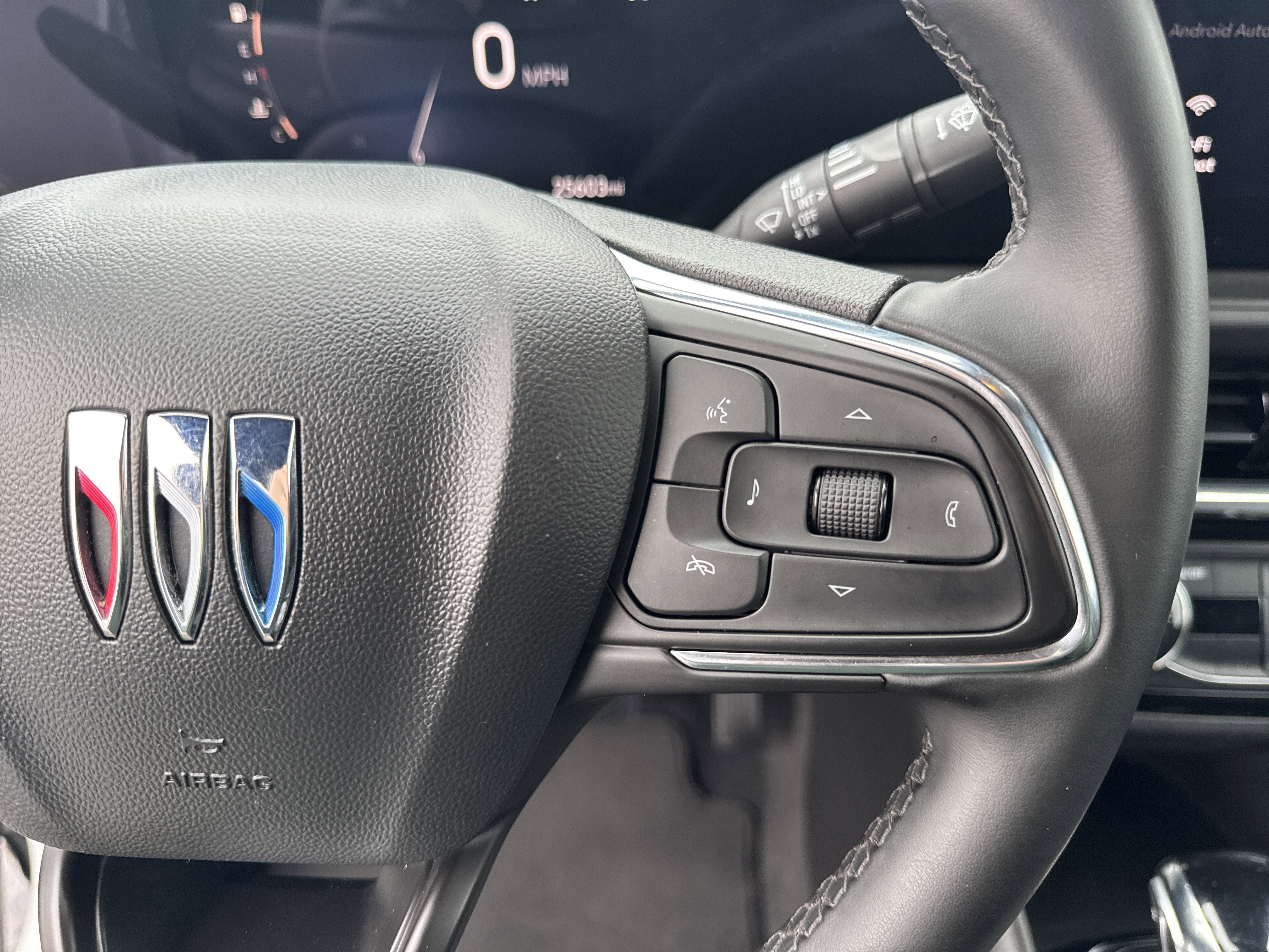 Used 2025 Buick Envista Sport Touring image 24
