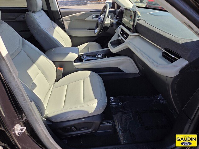 Certified 2025 Ford Explorer Active w/ Active Comfort Package RWD image 16