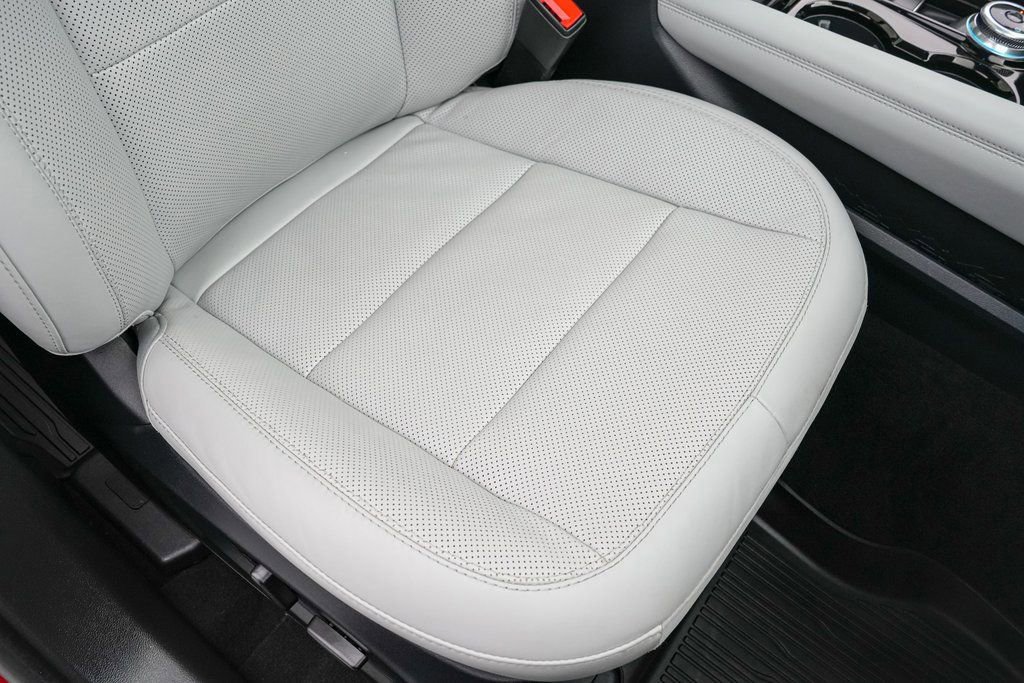 Certified 2025 Ford Explorer Platinum w/ LUX Leather Package image 25