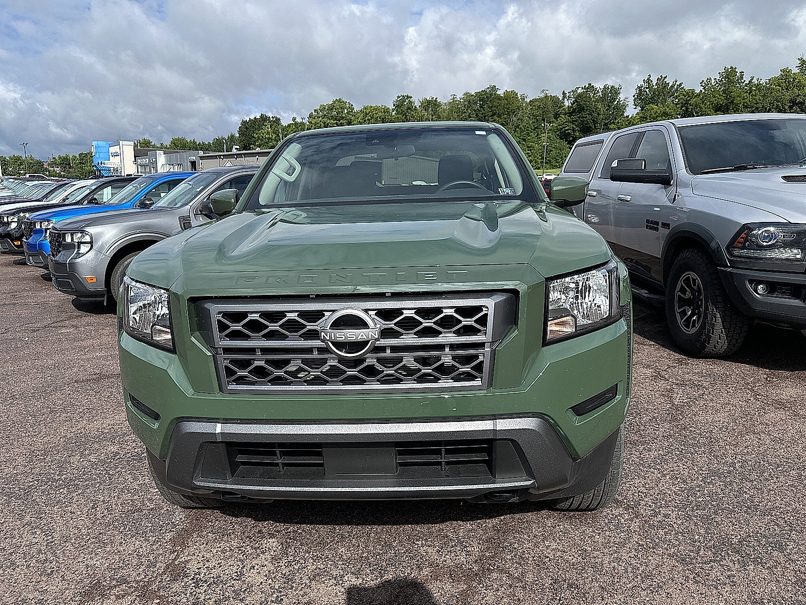 Used 2023 Nissan Frontier SV w/ Tow Package AWD/4WD image 5