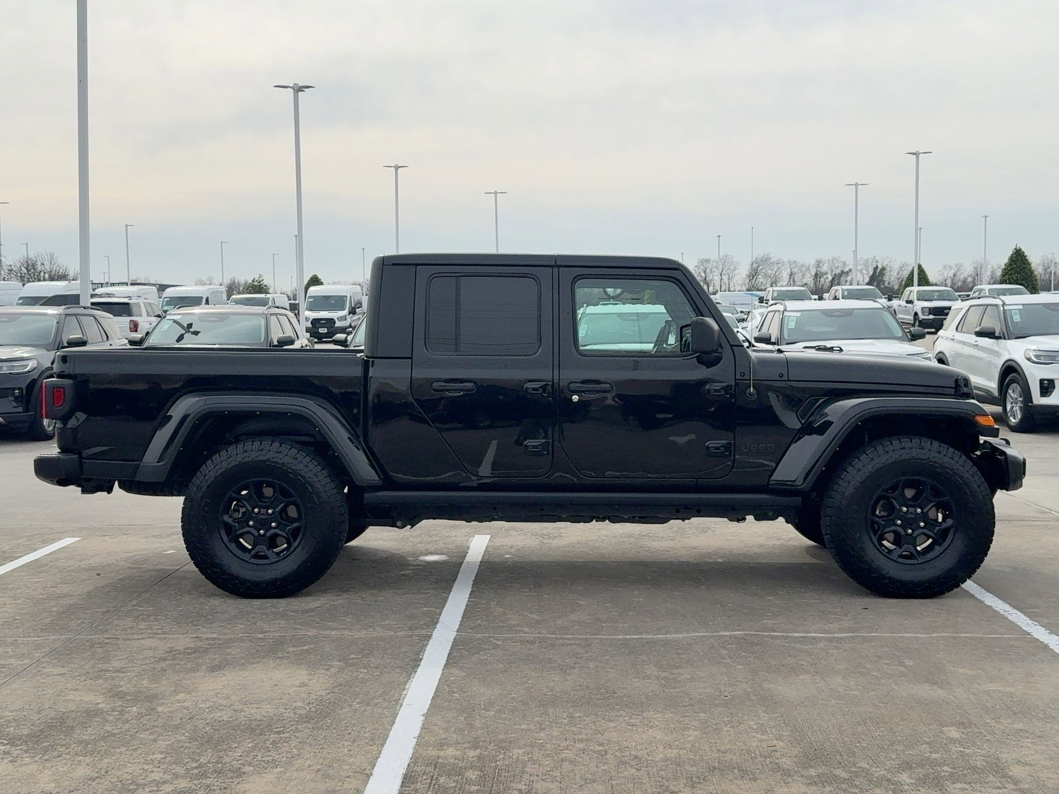 Used 2023 Jeep Gladiator Willys image 8