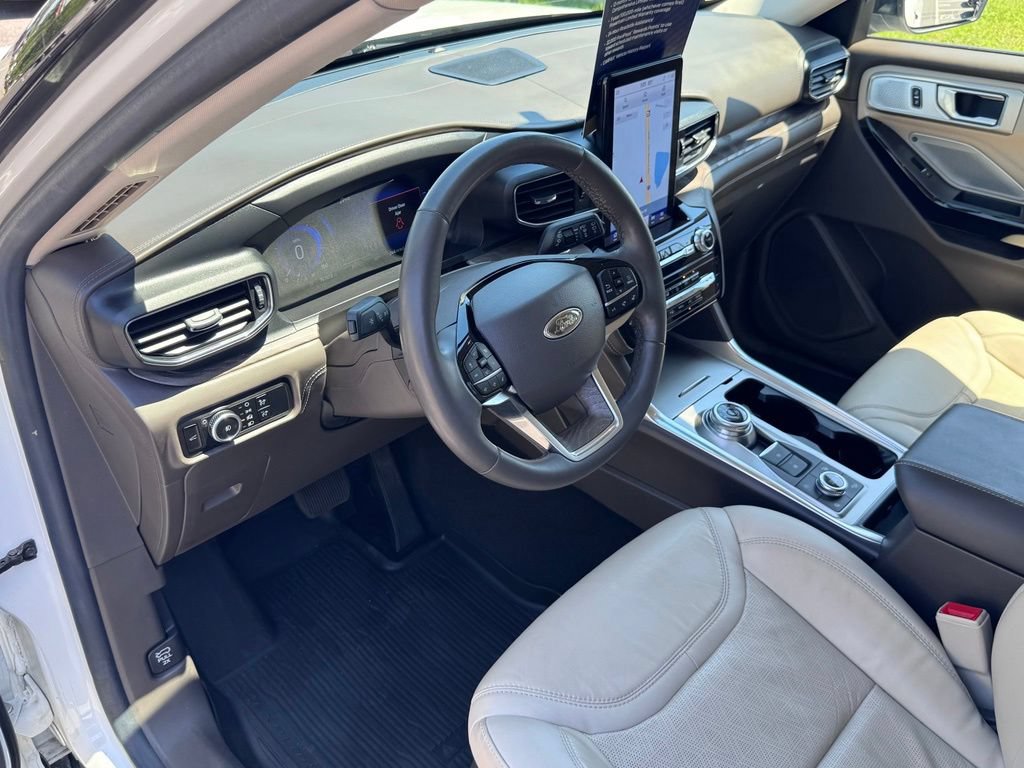 Certified 2023 Ford Explorer Platinum w/ Technology Package AWD/4WD image 10