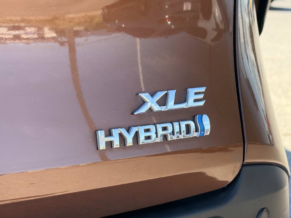 Used 2022 Toyota Sienna XLE w/ XLE Plus Package FWD image 9