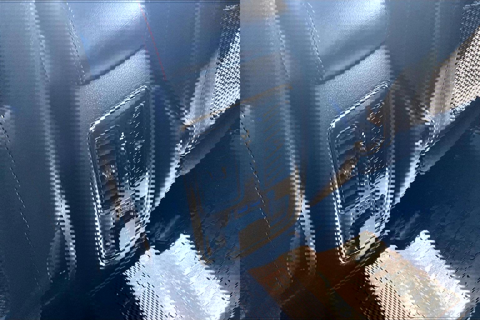 Used 2018 Jeep Grand Cherokee Trailhawk w/ Trailhawk Luxury Group image 33