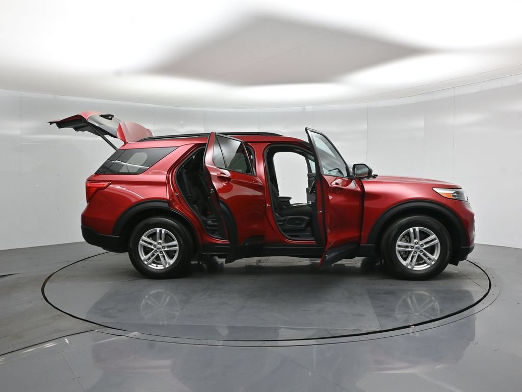 Certified 2023 Ford Explorer XLT RWD image 4