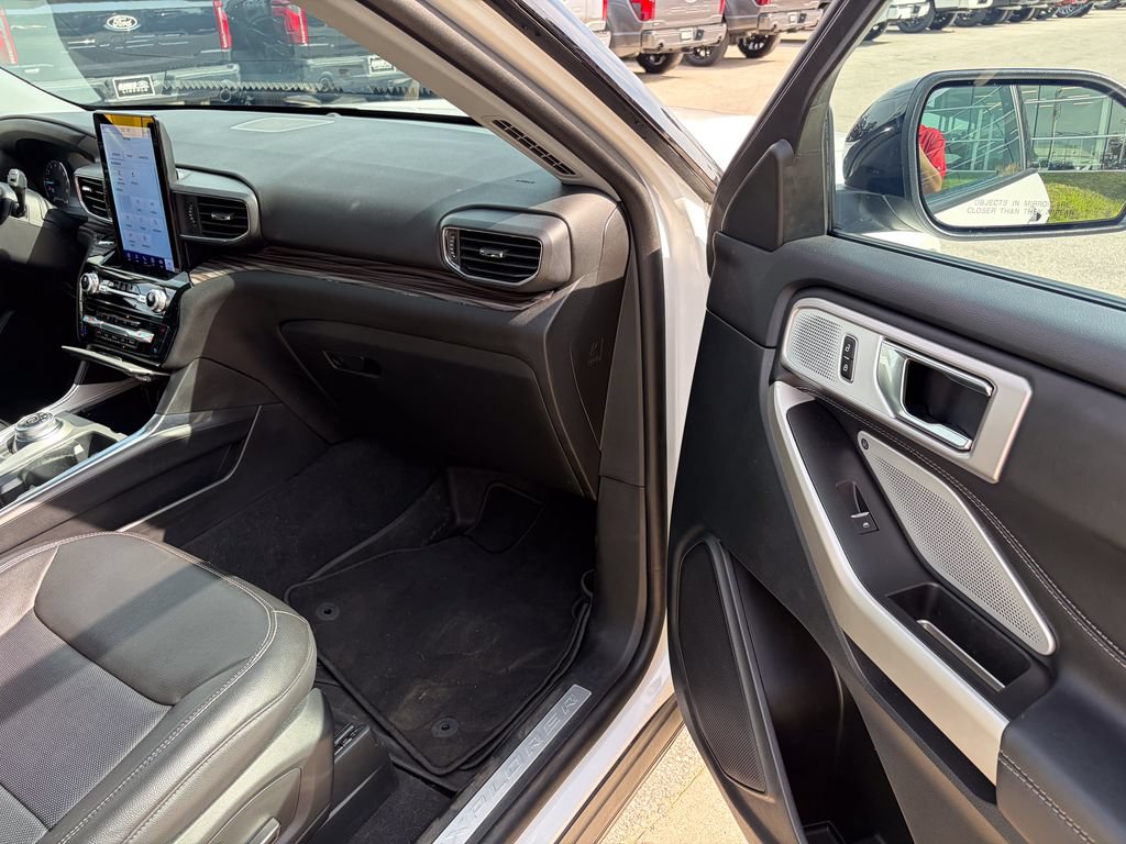 Certified 2023 Ford Explorer Limited w/ Limited Technology Package AWD/4WD image 18