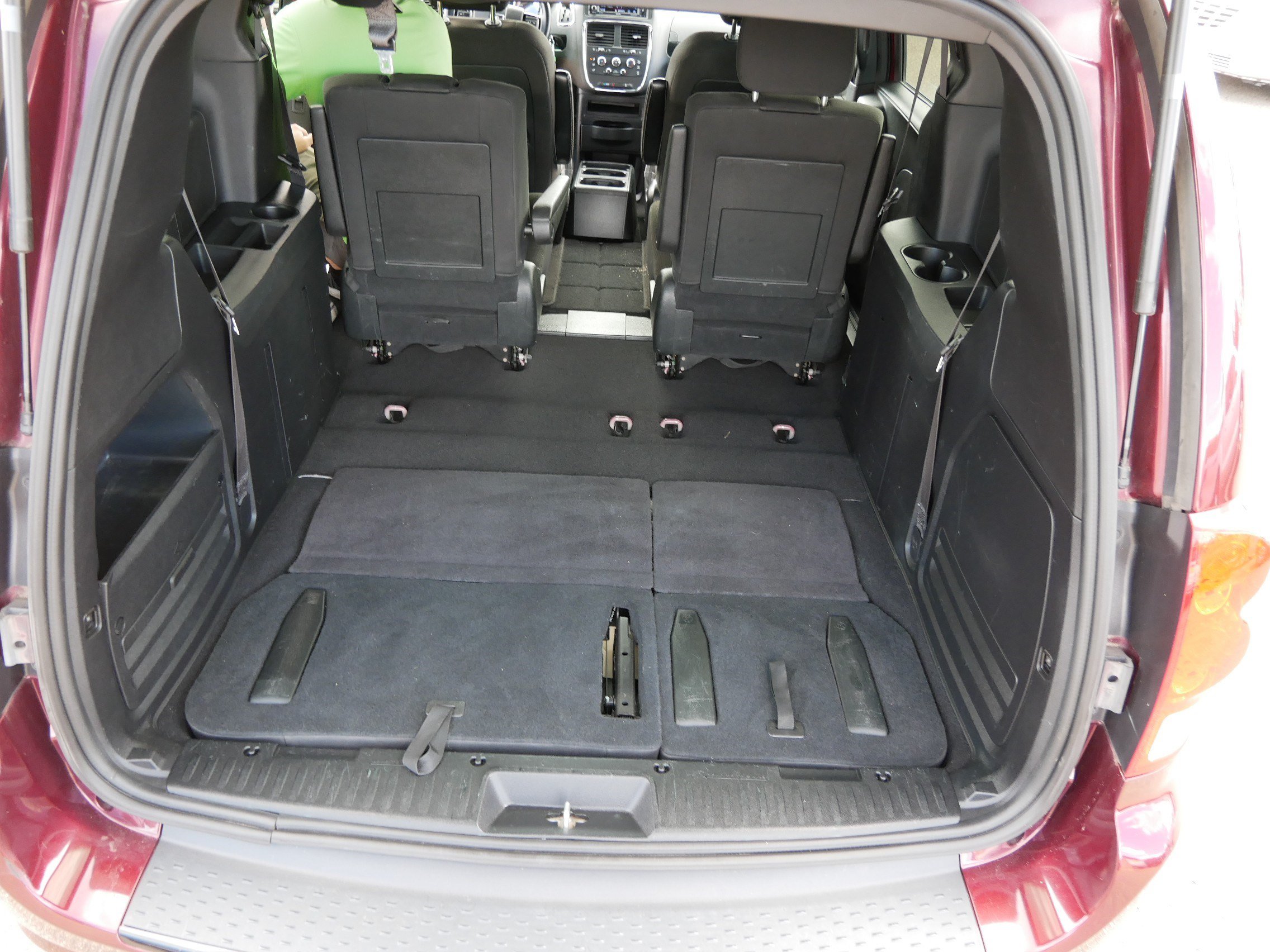 Used 2018 Dodge Grand Caravan SE FWD image 18