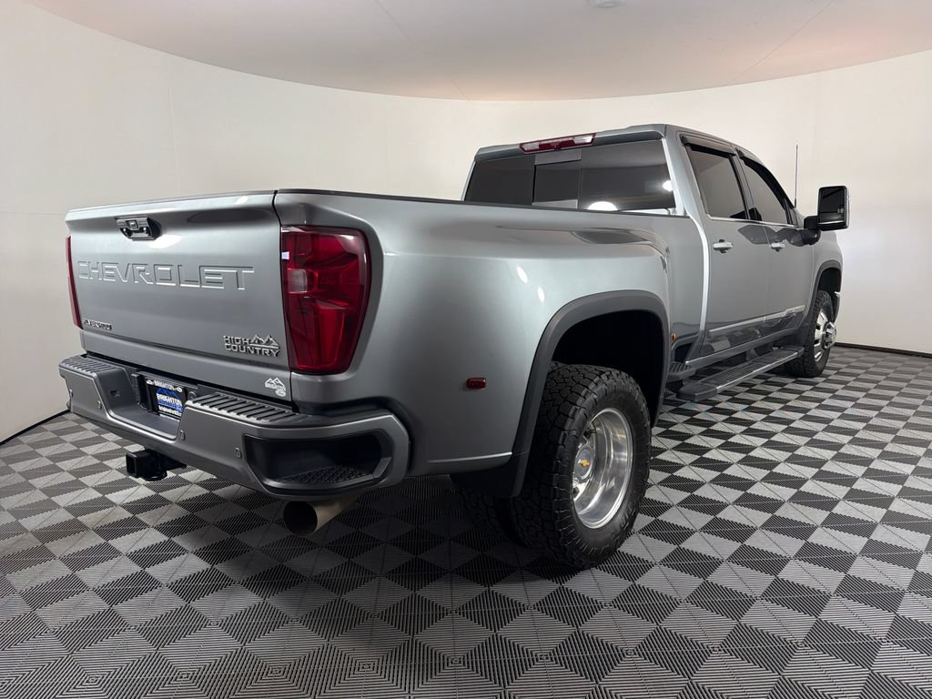 Used 2024 Chevrolet Silverado 3500 High Country AWD/4WD image 3