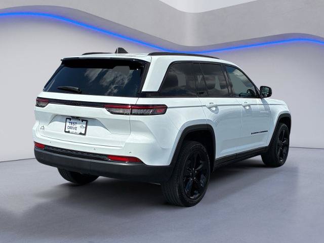 Used 2024 Jeep Grand Cherokee Altitude RWD image 6