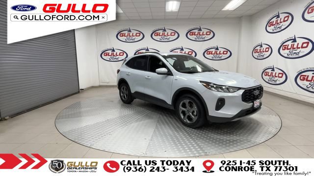 Certified 2025 Ford Escape ST-Line Select AWD/4WD image 2