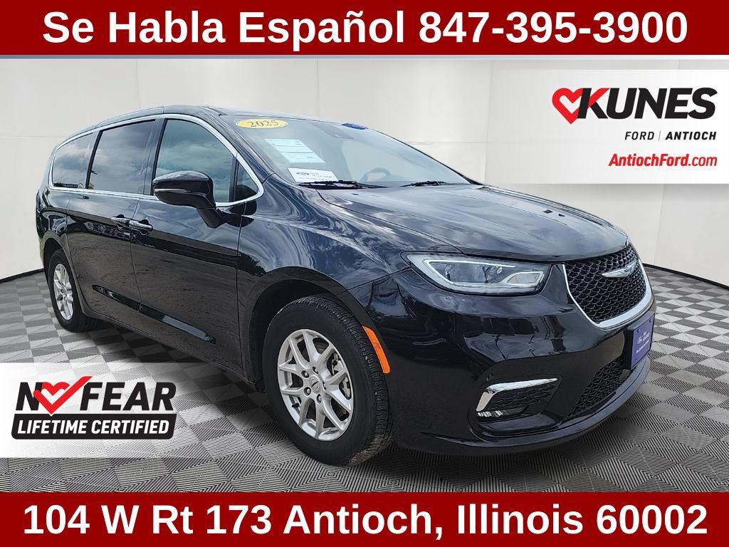Used 2025 Chrysler Pacifica Select FWD image 1