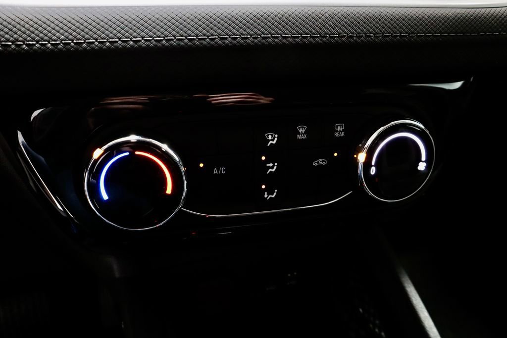 Used 2025 Chevrolet TrailBlazer LT image 32