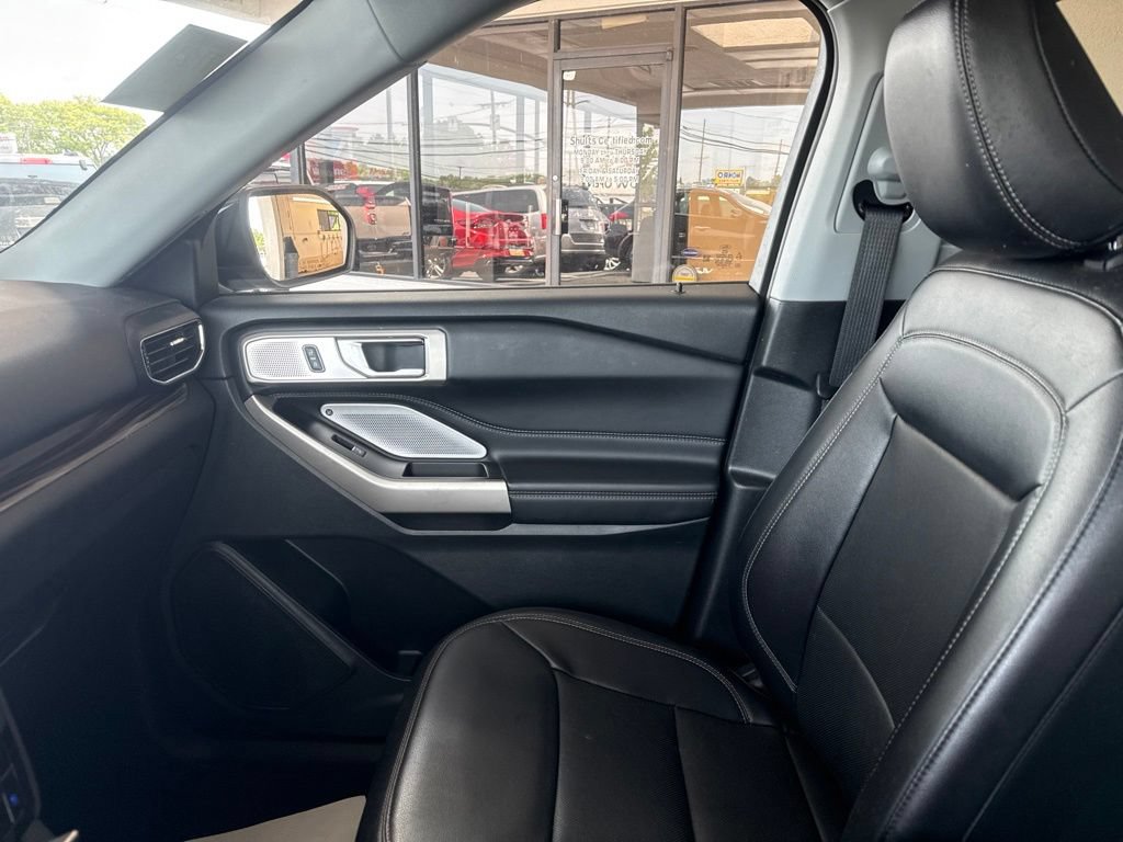 Certified 2024 Ford Explorer Limited w/ Limited Technology Package AWD/4WD image 28