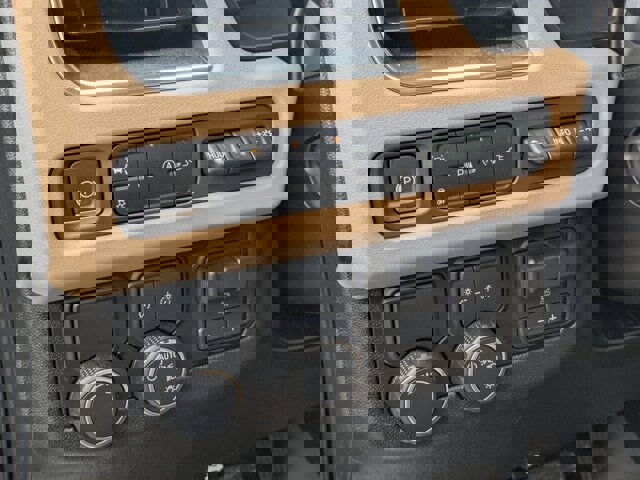 Used 2021 Chevrolet Tahoe Premier w/ Premium Package image 19