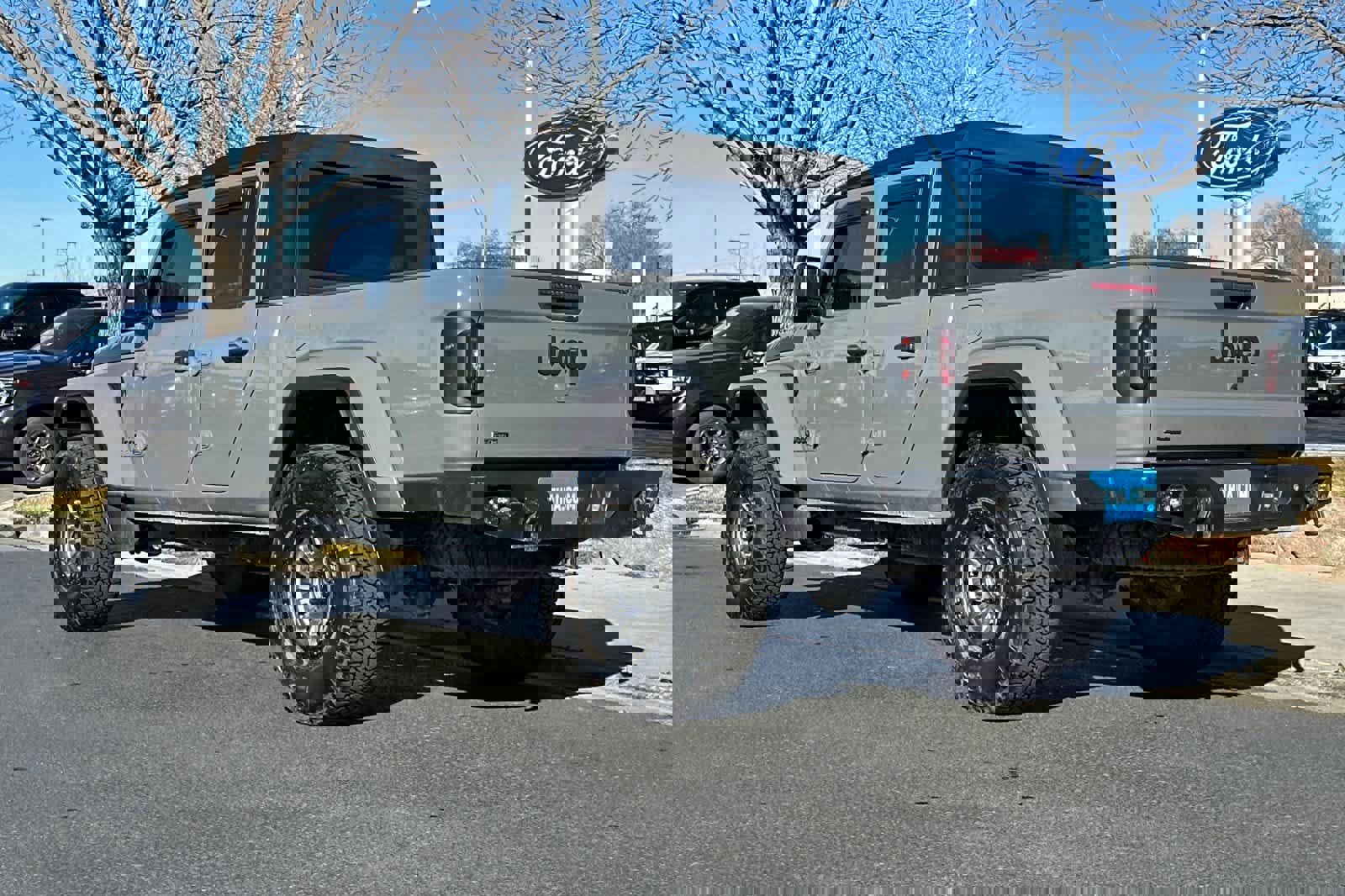 Used 2023 Jeep Gladiator Sport image 6