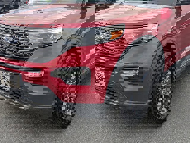Certified 2022 Ford Explorer XLT w/ Equipment Group 202A image 2