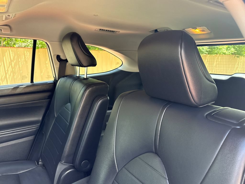 Used 2021 Toyota Highlander XLE AWD/4WD image 20
