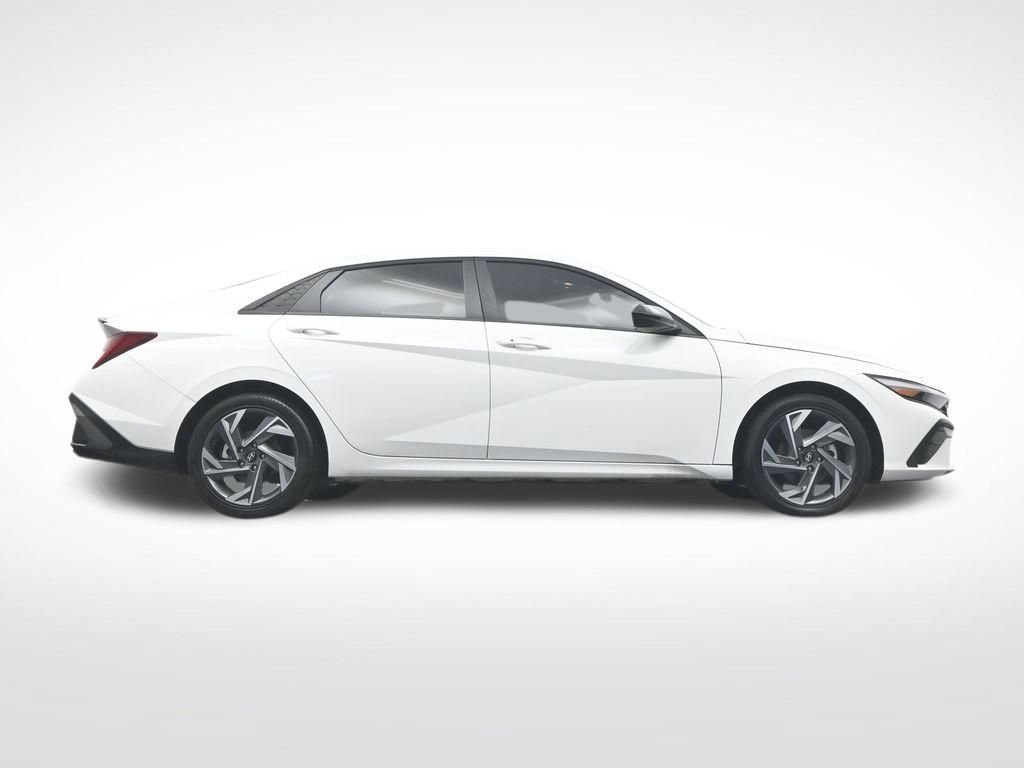 Used 2025 Hyundai Elantra SEL FWD image 42