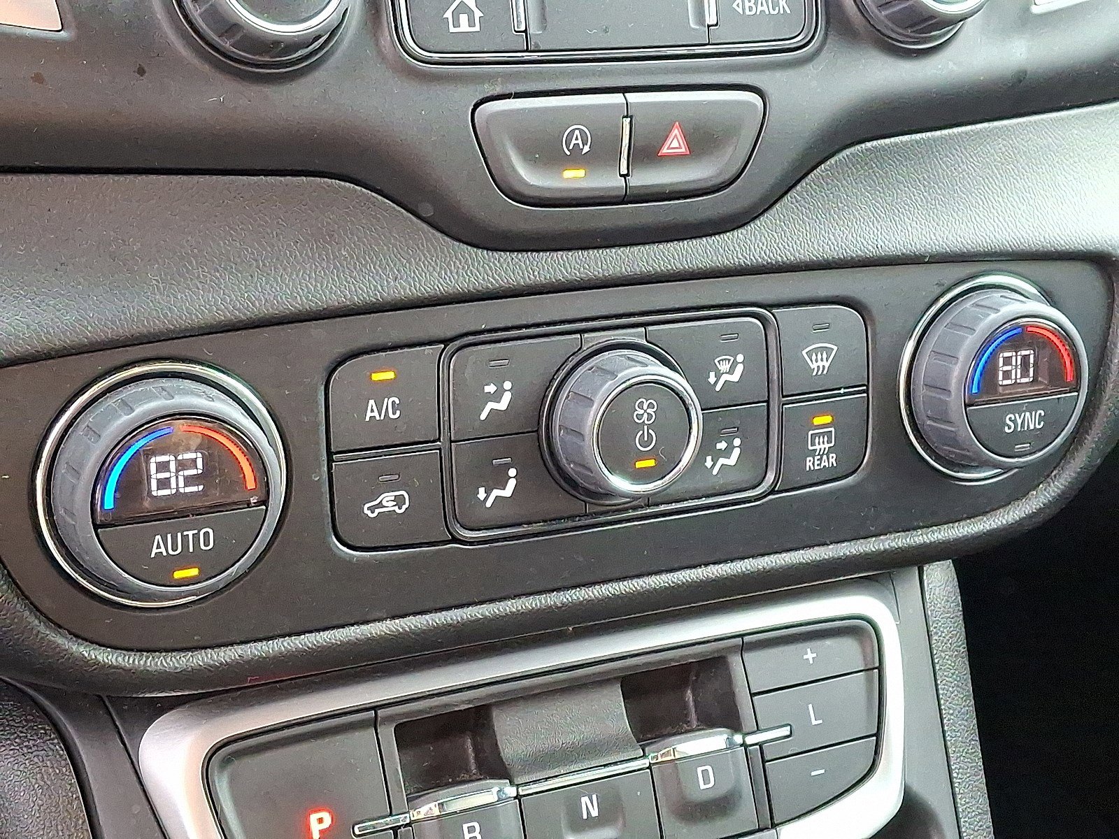 Used 2024 GMC Terrain SLT image 15