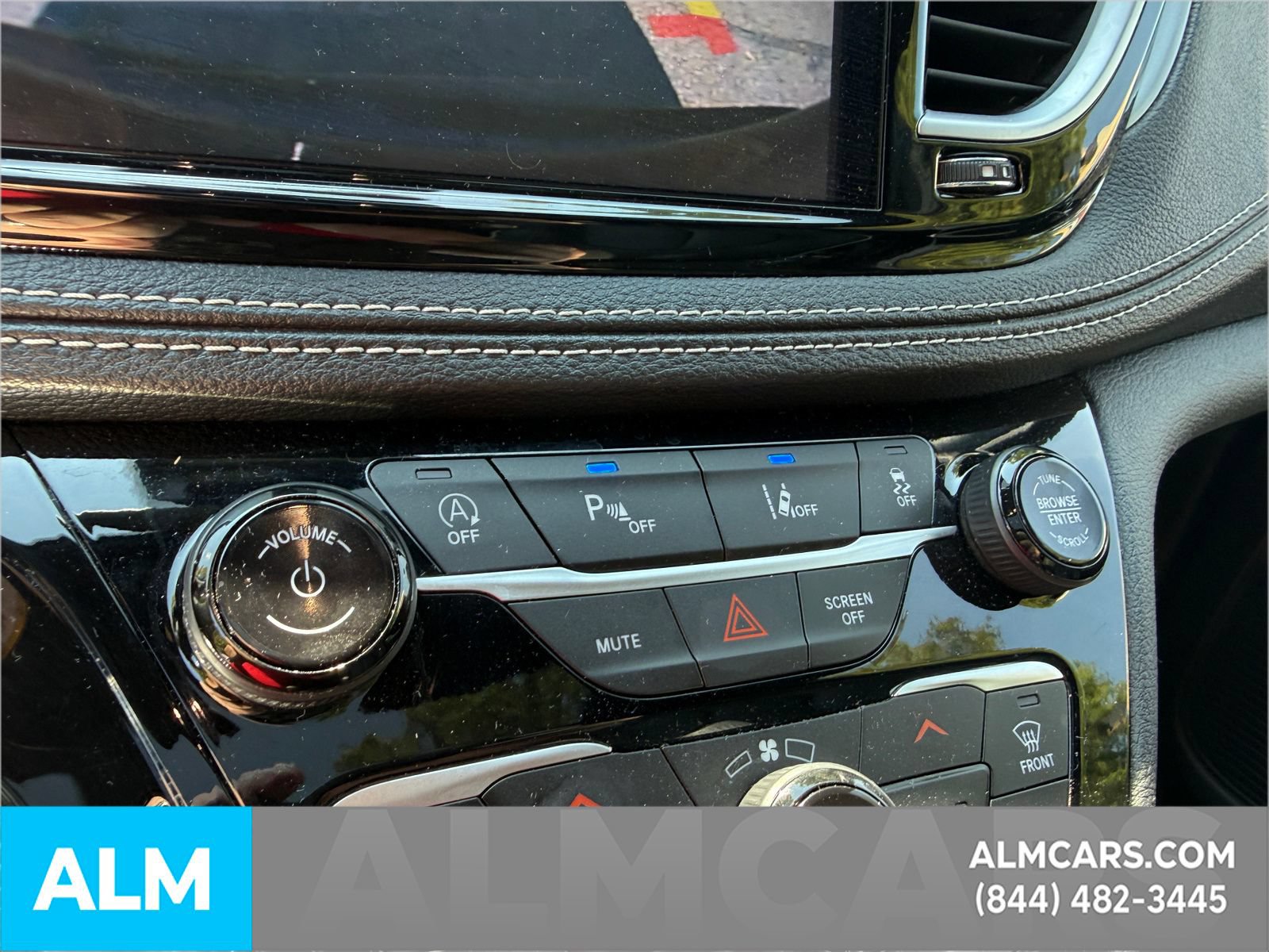 Used 2025 Chrysler Pacifica Limited FWD image 21