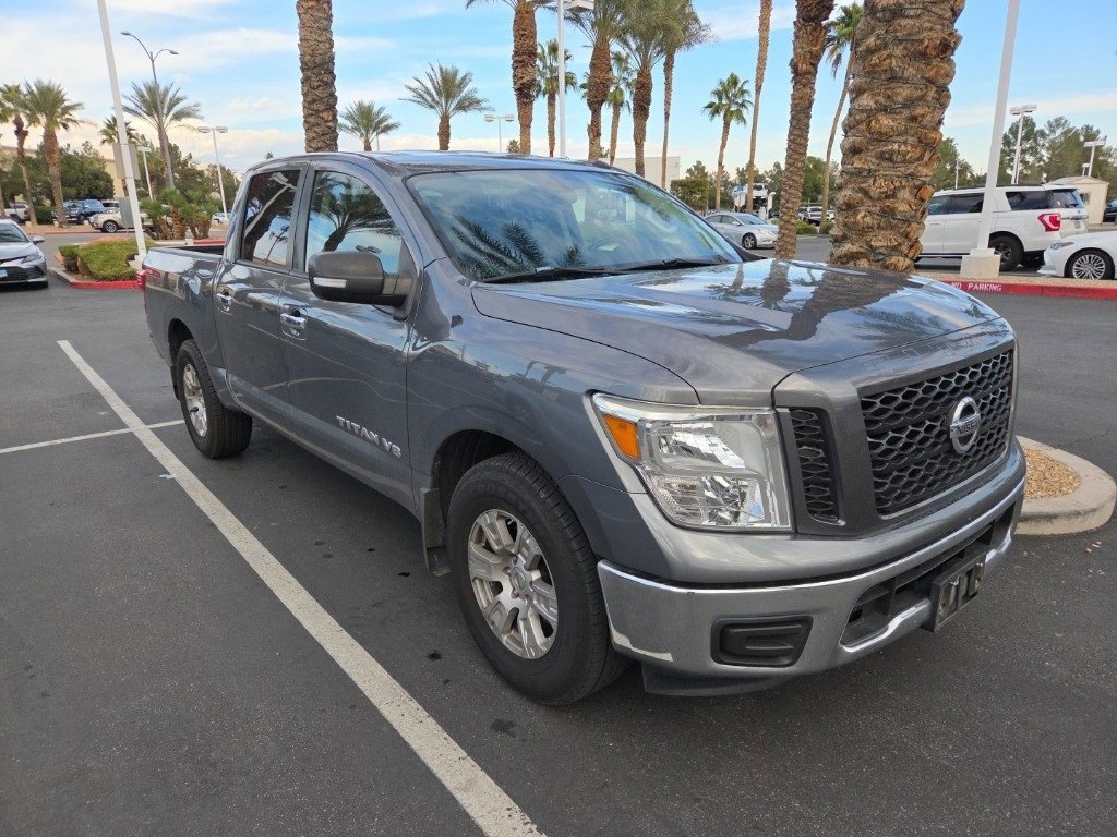 Used 2019 Nissan Titan SV image 2