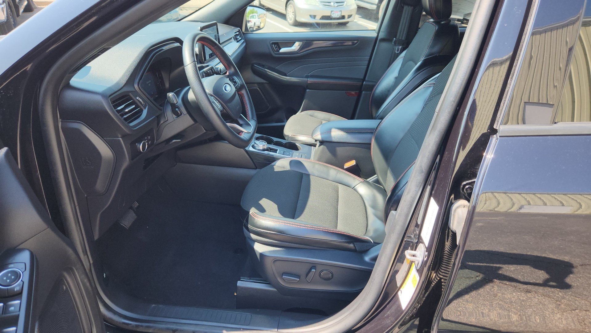 Certified 2025 Ford Escape ST-Line AWD/4WD image 18