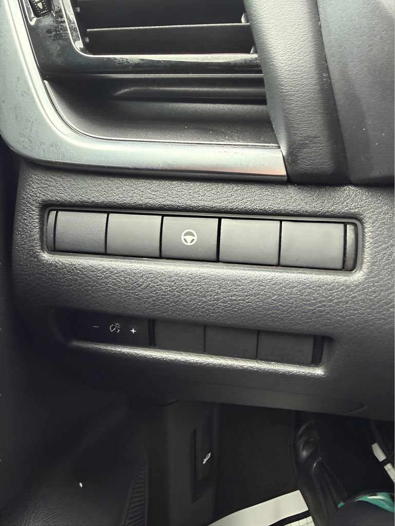 Used 2022 Nissan Rogue SV AWD/4WD image 15
