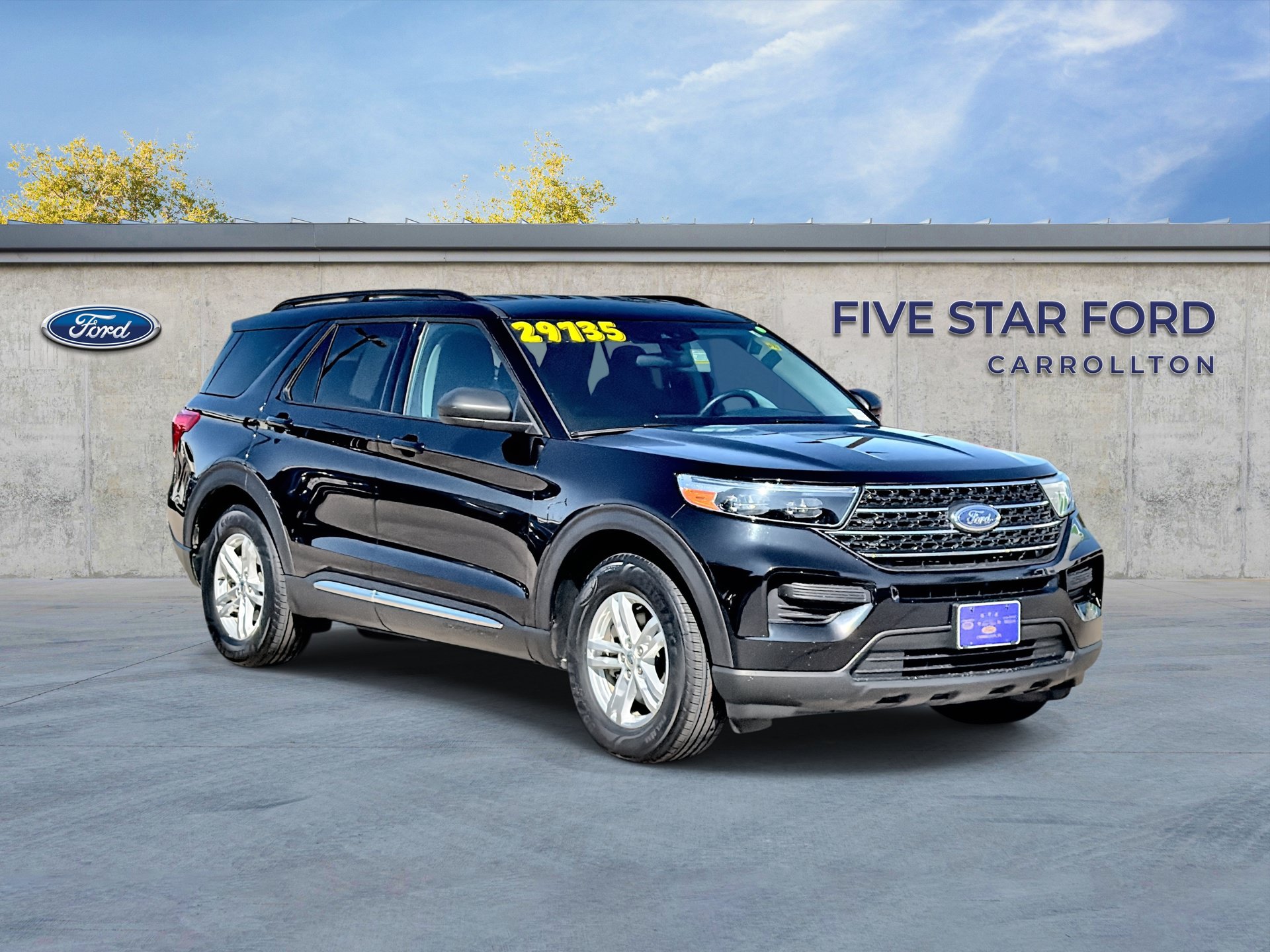 Certified 2024 Ford Explorer XLT RWD image 1