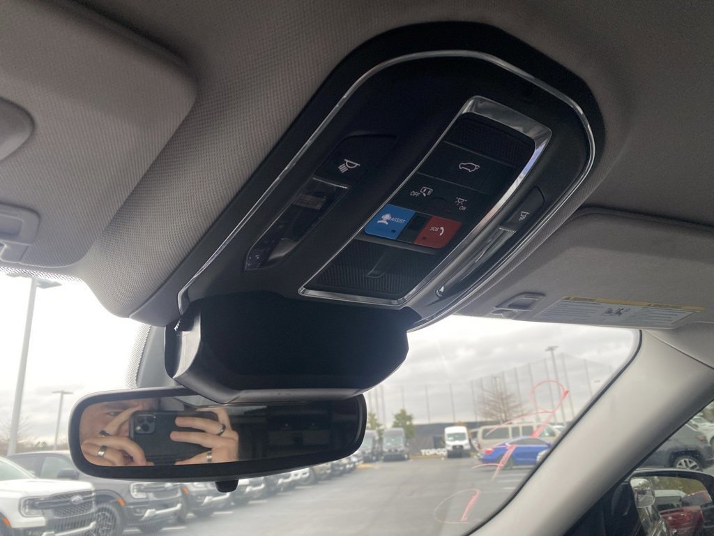 Used 2023 Jeep Grand Cherokee Limited image 25