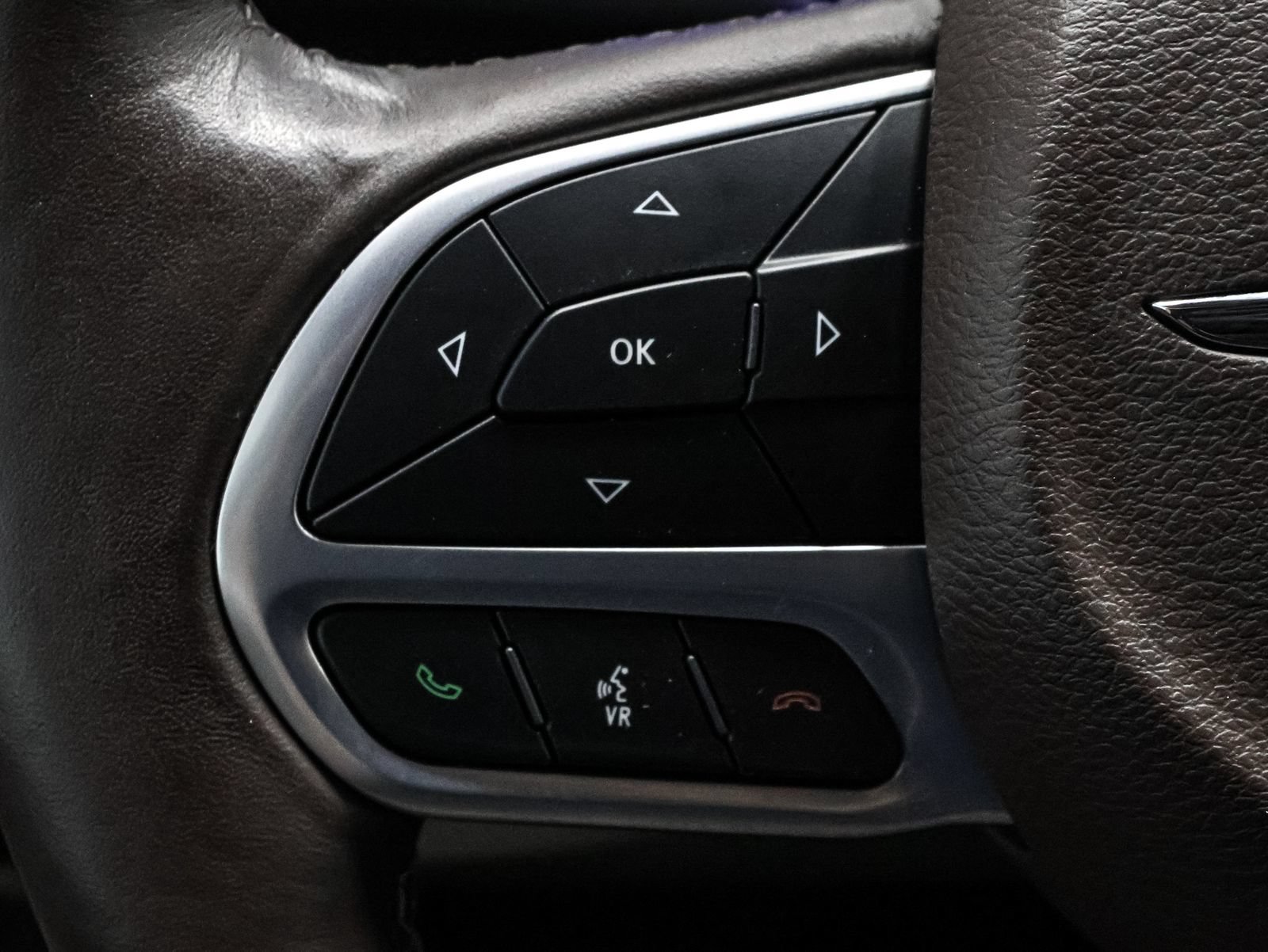 Used 2021 Chrysler Pacifica Touring-L FWD image 34