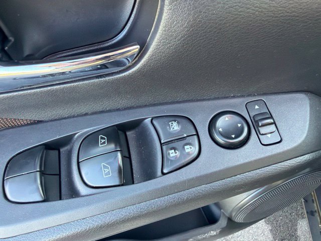 Used 2023 Nissan Kicks SR FWD image 18
