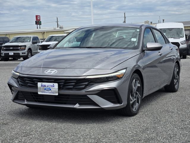 Used 2025 Hyundai Elantra Limited FWD image 3