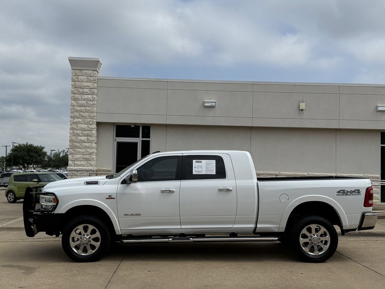 Used 2022 RAM 2500 Laramie AWD/4WD image 3
