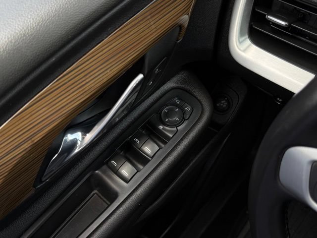 Used 2020 GMC Terrain SLE w/ Driver Convenience Package FWD image 11