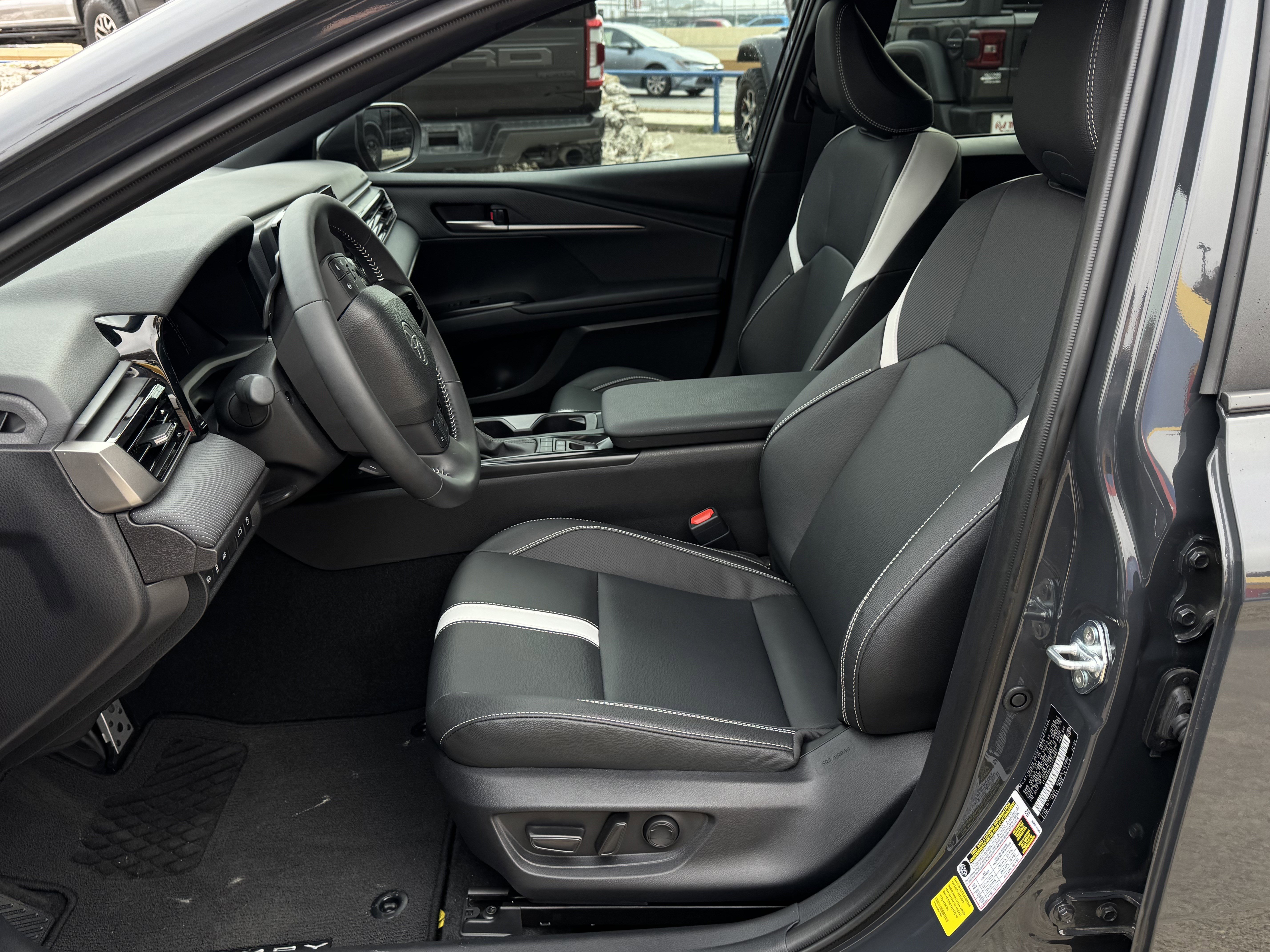 Used 2025 Toyota Camry LE image 14