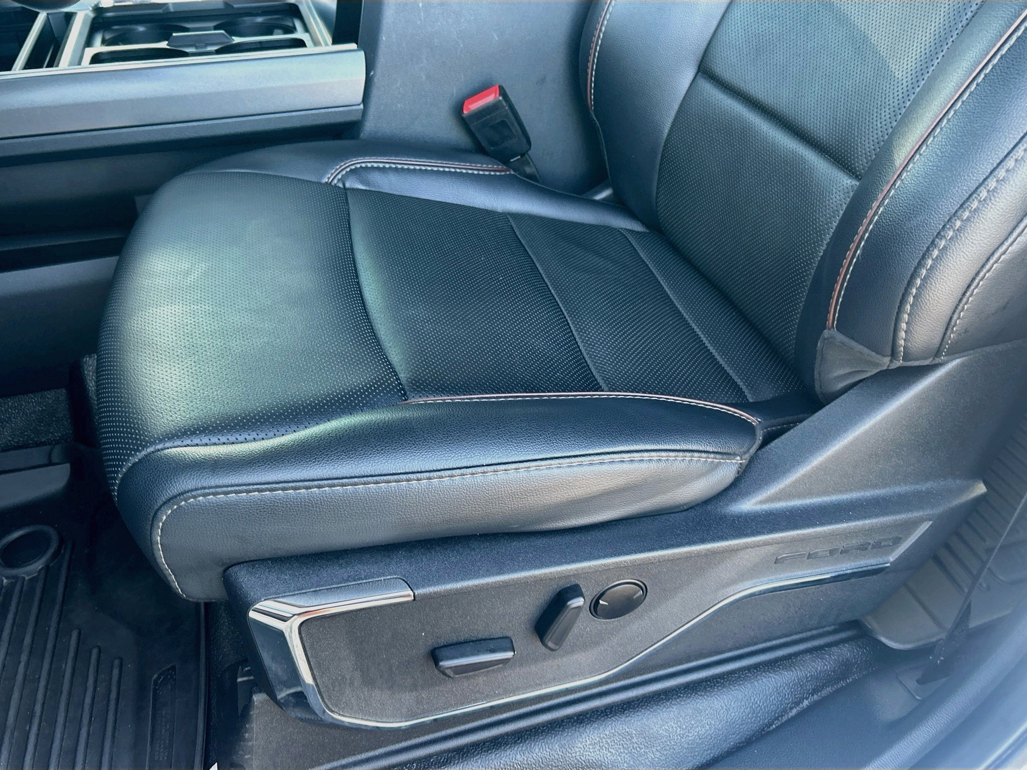 Certified 2024 Ford F250 Lariat w/ Sport Appearance Package AWD/4WD image 20