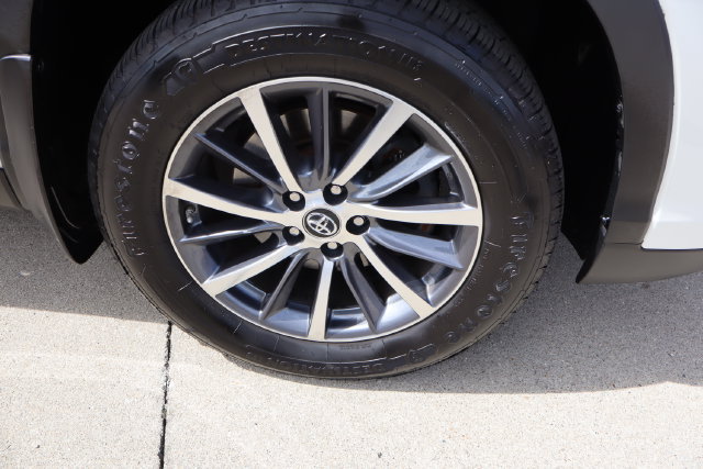 Used 2019 Toyota Highlander XLE AWD/4WD image 8