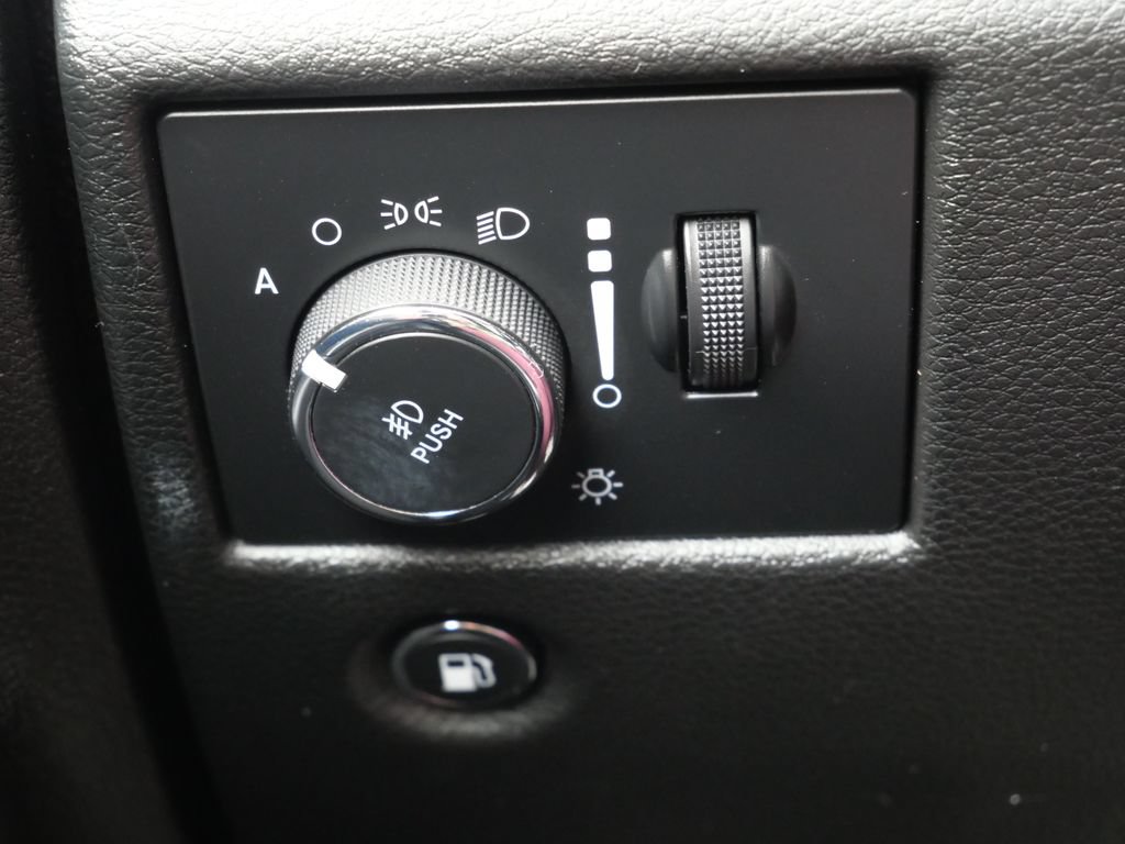 Used 2022 Jeep Grand Cherokee Limited RWD image 24